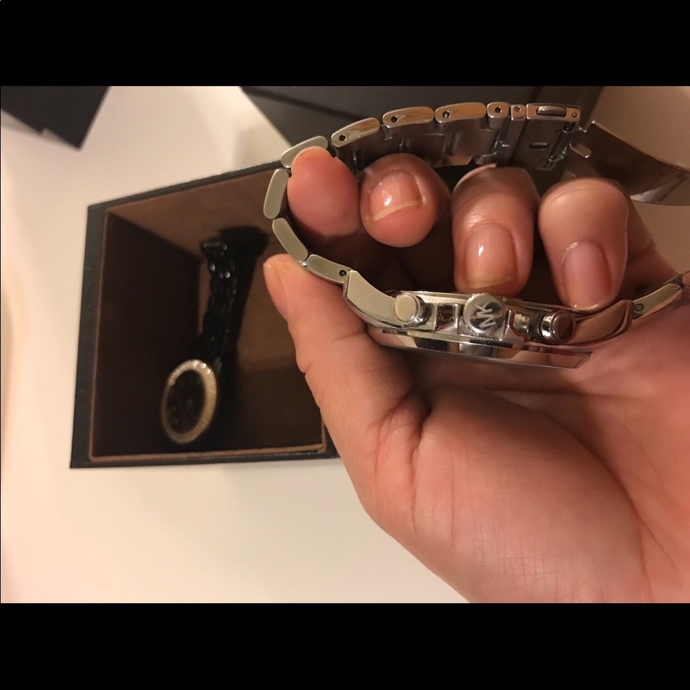 In good conditions Silver Michael Kors Watch - Picture 6 of 6